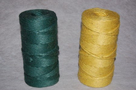 Jute garen gekleurd getwist en getwijnt 1000 gram.  950/7