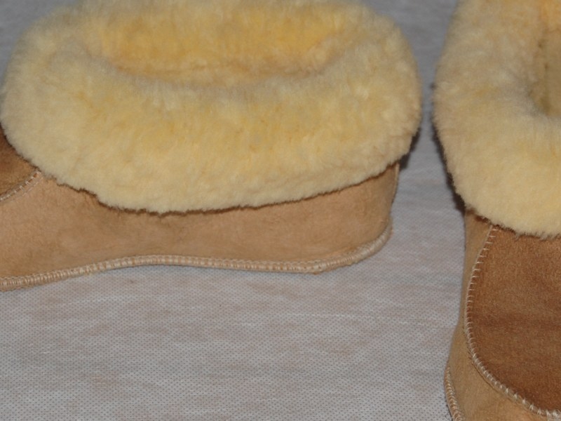 Pantoffel lamsvacht met bontrand maat 36-42